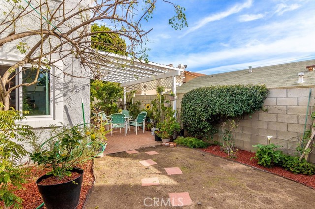 Ocean breeze and natural light in backyard