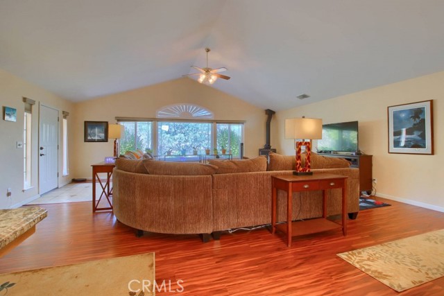 41845 Lilley Mountain Drive, Coarsegold CA: https://media.crmls.org/medias/daf5a117-68fb-43a8-b10f-87b7c318c2c7.jpg