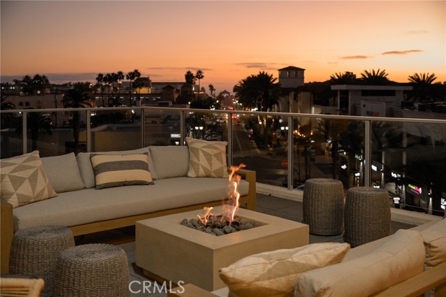 414 Main, Huntington Beach CA: https://media.crmls.org/medias/daf5db23-e68f-4ce1-aa9f-5987fa5020d2.jpg