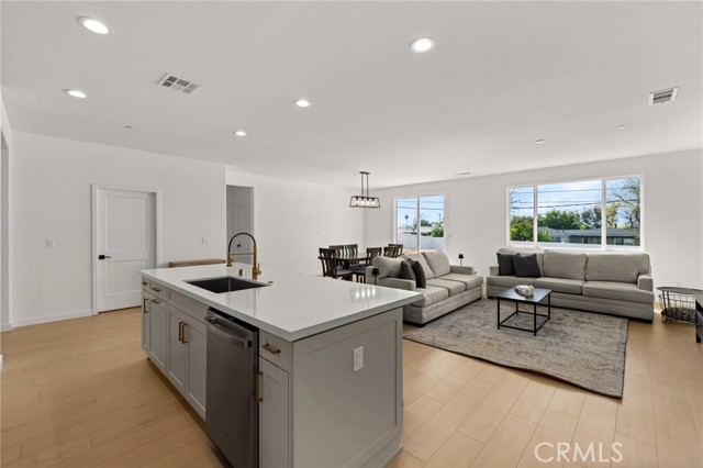 24365 Dunlavy Court, Moreno Valley CA: https://media.crmls.org/medias/daf6465e-dea2-4b20-aecf-87f3b78ae059.jpg