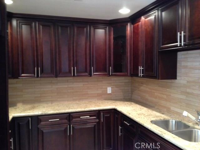 Detail Gallery Image 4 of 18 For 19224 Sylvan St, Tarzana,  CA 91335 - 3 Beds | 2 Baths