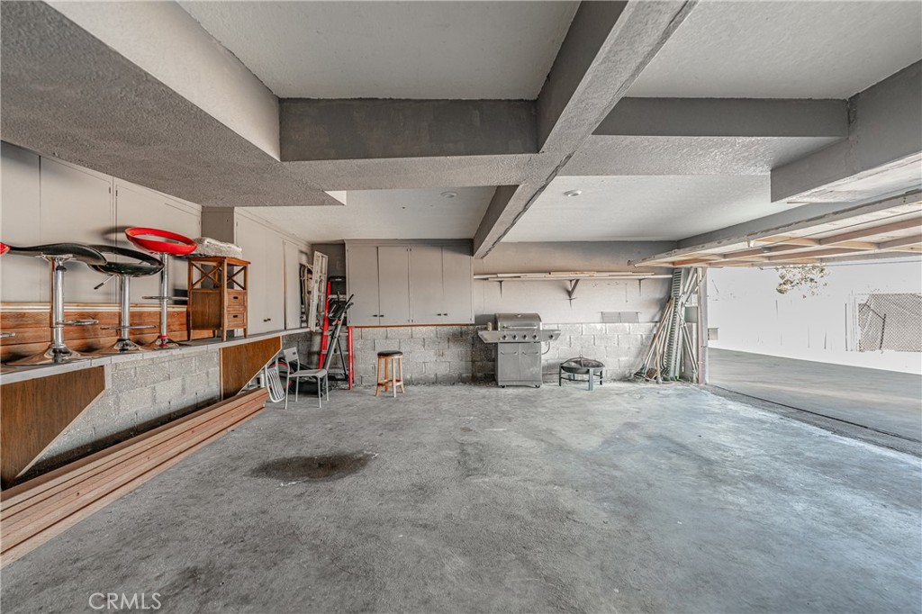 https://media.crmls.org/medias/daf744fb-ecb8-42ad-a061-ff20ef52fa09.jpg?preset=X-Large