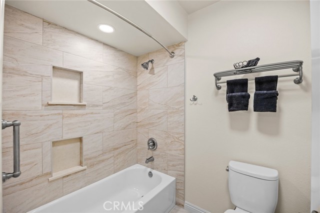 4 Ribera, Irvine CA: https://media.crmls.org/medias/daf7dc17-e973-4613-bda8-8b26a88023b6.jpg