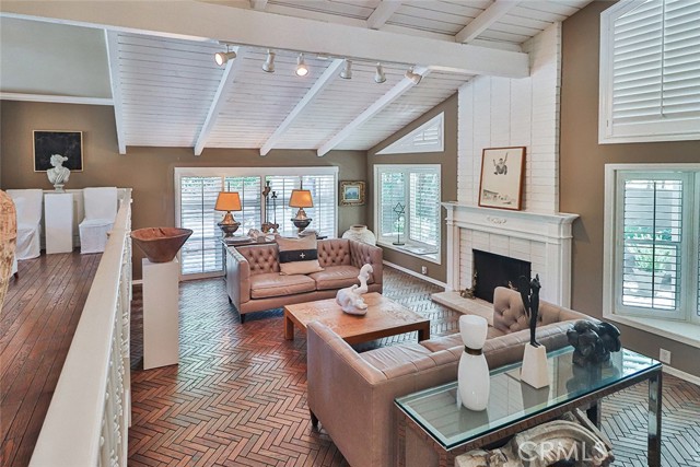 Detail Gallery Image 11 of 74 For 17141 Superior St, Northridge,  CA 91325 - 6 Beds | 4 Baths
