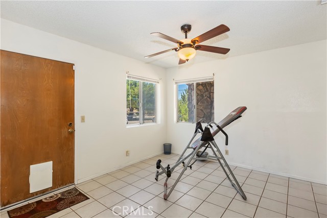 7486 Earhart Avenue, Hesperia CA: https://media.crmls.org/medias/daf8c8b6-02dd-4bc4-8cdb-2f1d038a1c39.jpg