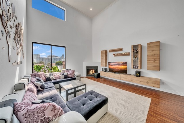 625 S Berendo Street, Los Angeles CA: https://media.crmls.org/medias/daf95961-c5b2-4fdb-bc56-60c20762b2b7.jpg