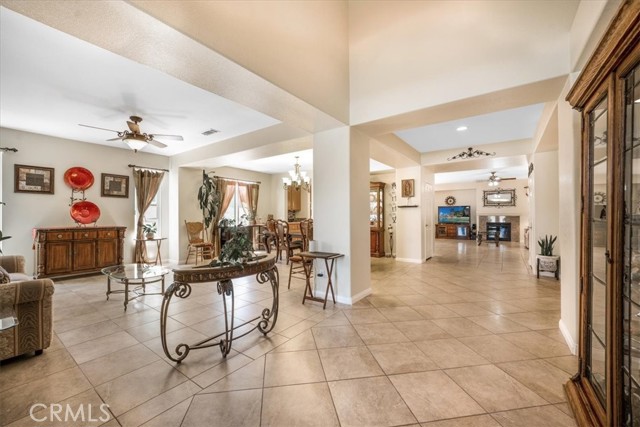19247 Mountain Shadow Lane, Perris CA: https://media.crmls.org/medias/daf97496-383b-4f52-8bb7-aa0b6fd6694b.jpg
