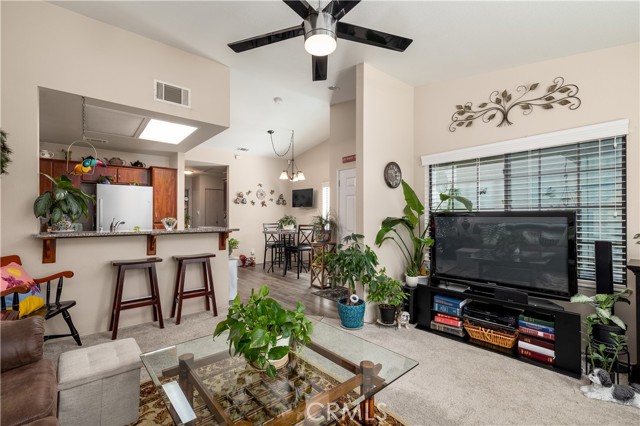 Detail Gallery Image 10 of 25 For 1060 Clubhouse Dr, Hemet,  CA 92545 - 2 Beds | 2 Baths