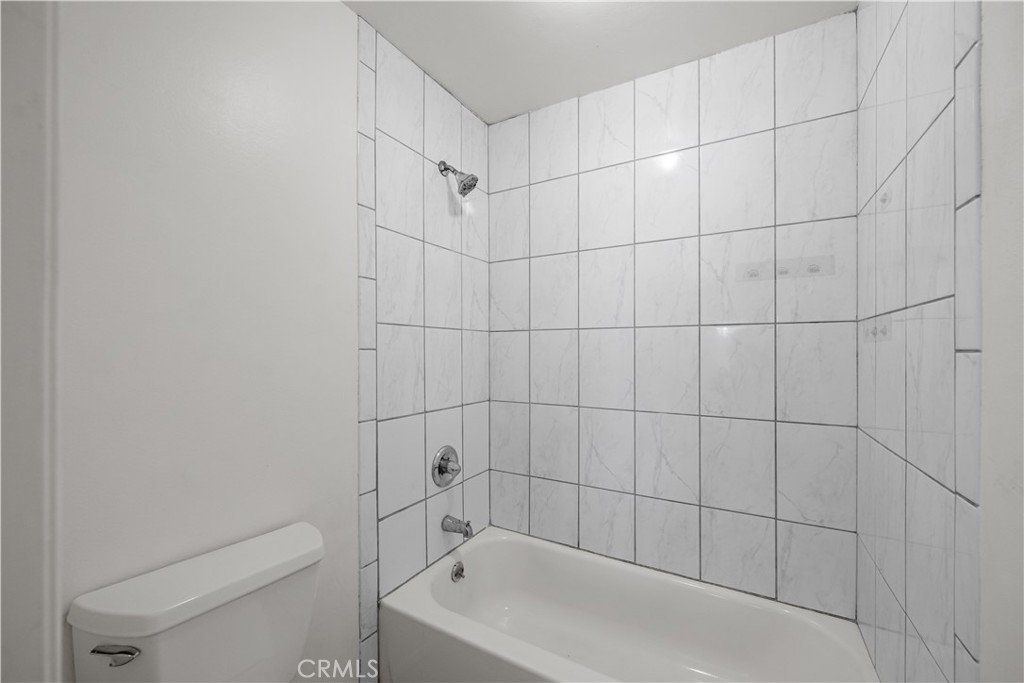 https://media.crmls.org/medias/dafa925f-29cf-4a7d-a9e8-40fcb70663d8.jpg?preset=X-Large