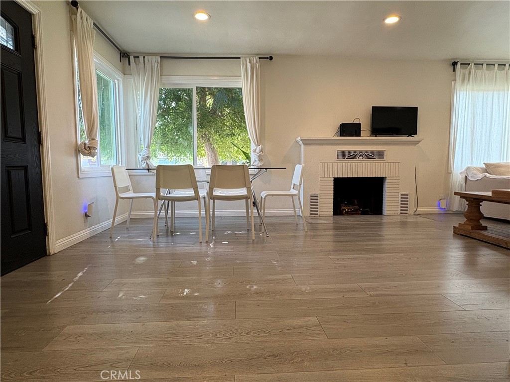 MLS #OC25163199 img 2