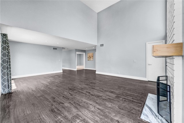 Detail Gallery Image 5 of 34 For 20291 Bancroft Cir, Huntington Beach,  CA 92646 - 4 Beds | 2/1 Baths