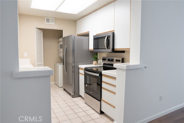 Detail Gallery Image 10 of 44 For 188 Villa Point Drive, Newport Beach,  CA 92660 - 1 Beds | 1 Baths