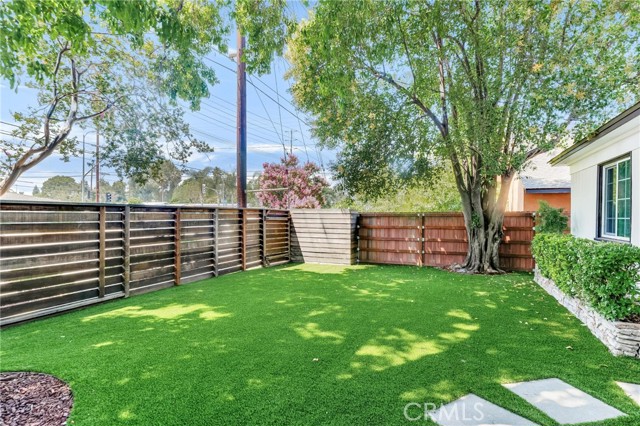 Detail Gallery Image 2 of 40 For 5550 Fallbrook Ave, Woodland Hills,  CA 91367 - 3 Beds | 2 Baths