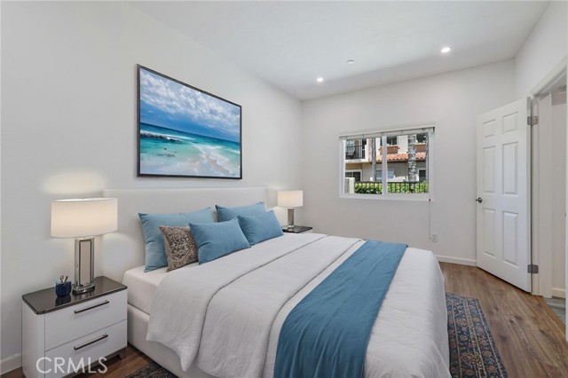 606 Lake Street, Huntington Beach CA: https://media.crmls.org/medias/dafcebda-f404-4ae7-868f-878be3057b4c.jpg