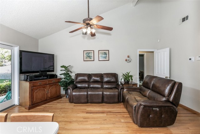 3033 Hopeton Road, La Crescenta CA: https://media.crmls.org/medias/dafcf373-b4fe-478c-b05f-51afe6b7fc8d.jpg