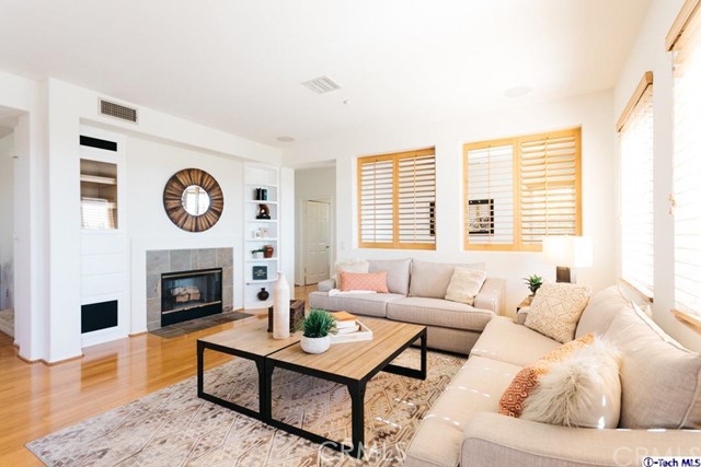 Detail Gallery Image 3 of 19 For 10040 Meritage Ct, Sun Valley,  CA 91352 - 4 Beds | 3 Baths