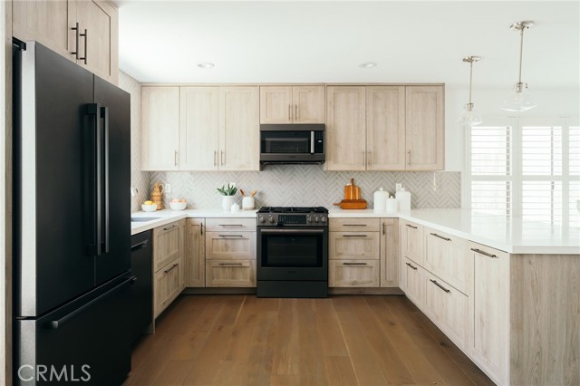 427 S. Broadway, Redondo Beach CA: https://media.crmls.org/medias/dafe9e10-e1ec-458a-ac86-300868703d93.jpg