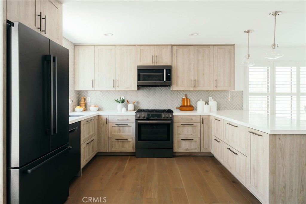 https://media.crmls.org/medias/dafe9e10-e1ec-458a-ac86-300868703d93.jpg?preset=X-Large