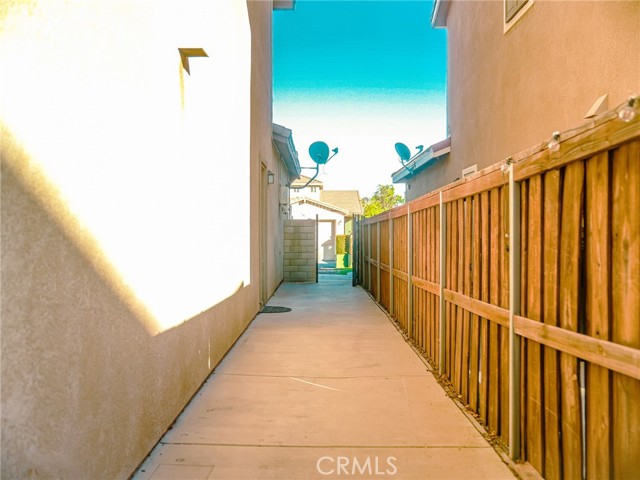 Detail Gallery Image 6 of 12 For 18052 Passionflower, San Bernardino,  CA 92407 - 4 Beds | 3 Baths