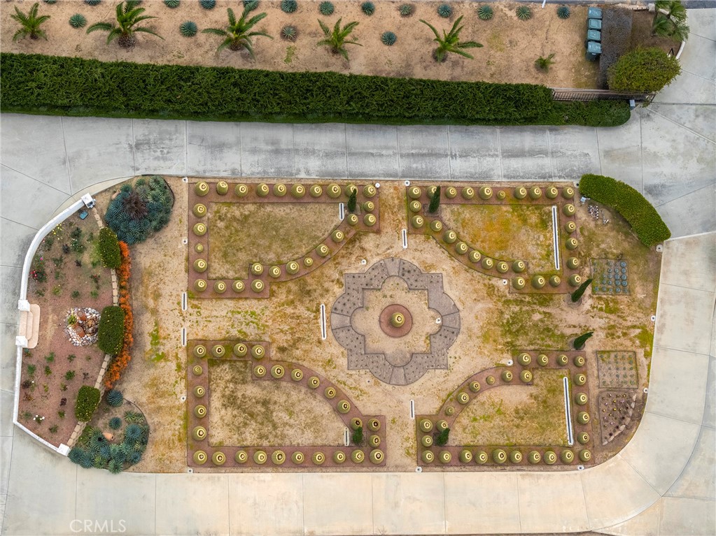 https://media.crmls.org/medias/dafecc22-9936-4ce0-9e32-abd25e79a653.jpg?preset=X-Large