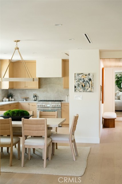 13817 Valley Vista Blvd, Sherman Oaks CA: https://media.crmls.org/medias/daff2207-b2fe-44c4-9160-8b926ac74e74.jpg