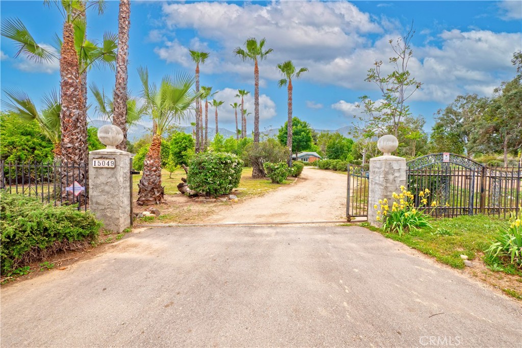 https://media.crmls.org/medias/daff2385-8746-4640-8994-f19d754f250f.jpg?preset=X-Large