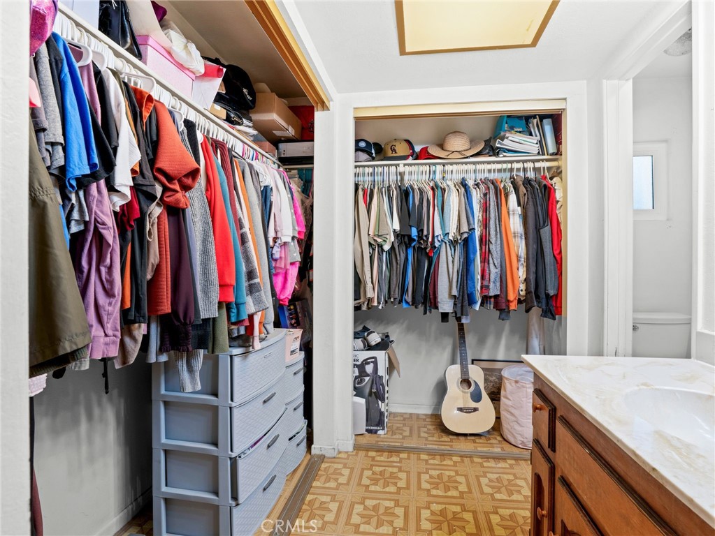 https://media.crmls.org/medias/db00c236-8ddb-4498-a872-de0370934e39.jpg?preset=X-Large