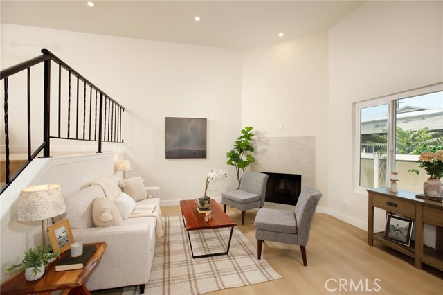 Detail Gallery Image 2 of 28 For 10141 Samoa Ave #25,  Tujunga,  CA 91042 - 2 Beds | 3 Baths