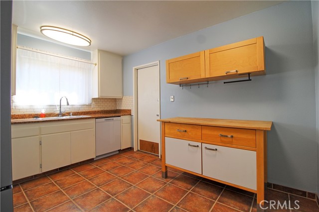 711 HACIENDA Drive, Riverside CA: https://media.crmls.org/medias/db0259f1-38f8-49bf-a3c4-10e61a7b5f74.jpg