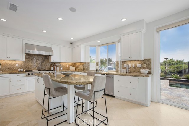 Detail Gallery Image 11 of 50 For 21 Vista Sole St, Dana Point,  CA 92629 - 4 Beds | 3/1 Baths