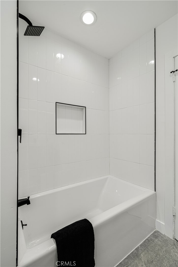 https://media.crmls.org/medias/db034c08-d978-443b-8fb1-3a677c87f5d2.jpg?preset=X-Large