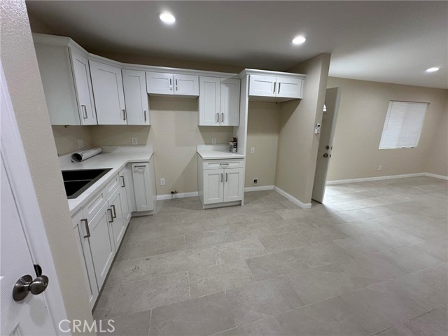 Detail Gallery Image 4 of 16 For 16424 El Molino Ct #1,  Fontana,  CA 92335 - 4 Beds | 2 Baths
