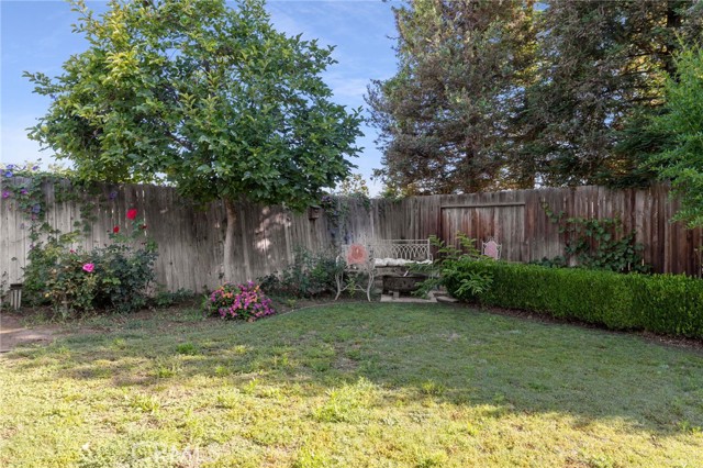 631 Faversham Way, Bakersfield CA: https://media.crmls.org/medias/db03cb0d-dc3c-4f51-aacb-5d59564ad922.jpg
