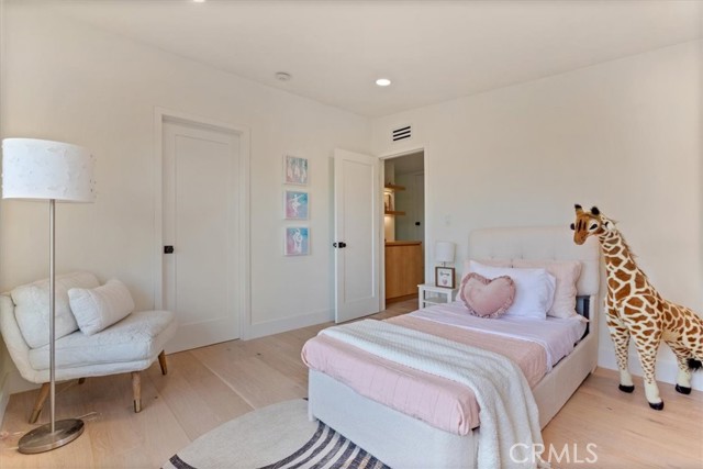 Detail Gallery Image 31 of 52 For 23755 Clarendon, Woodland Hills,  CA 91367 - 4 Beds | 3 Baths