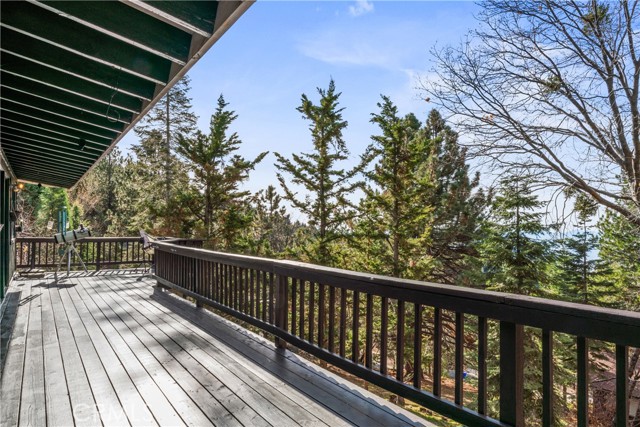 1944 Willow, Running Springs CA: https://media.crmls.org/medias/db0440dd-b380-4eb0-828f-bf44238bc35f.jpg