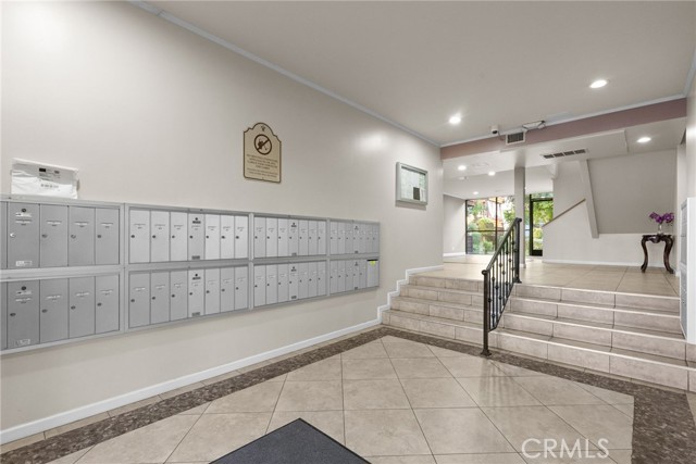 Detail Gallery Image 28 of 30 For 5400 Newcastle, Encino,  CA 91316 - 2 Beds | 2 Baths