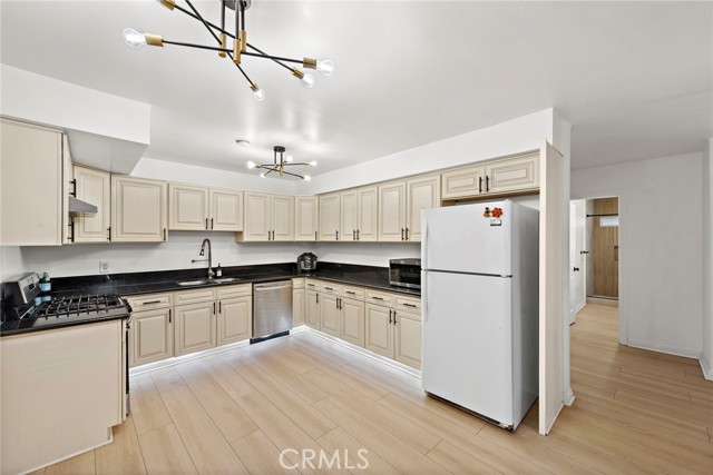 901 W El Repetto Drive, Monterey Park CA: https://media.crmls.org/medias/db04e5a8-c416-4283-80c3-c6813a202dd9.jpg