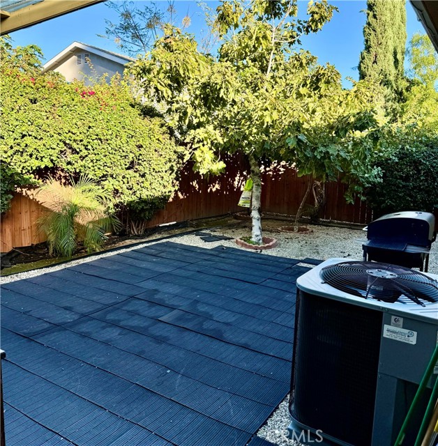 Detail Gallery Image 8 of 8 For 7339 De Soto Ave, Canoga Park,  CA 91304 - 2 Beds | 2 Baths