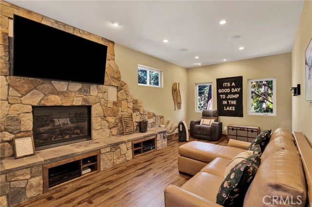 915 Trinity, Lake Arrowhead, CA 92352
