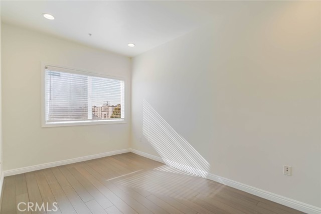 Detail Gallery Image 17 of 30 For 711 E Angeleno Ave #102,  Burbank,  CA 91501 - 3 Beds | 3 Baths