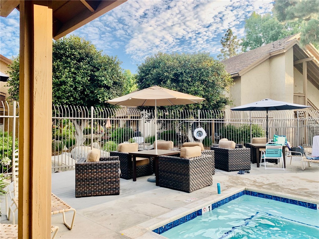 https://media.crmls.org/medias/db060c37-f425-4bd8-abb3-1346212e6f40.jpg?preset=X-Large