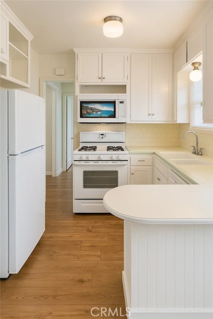370 Loma Terrace, Laguna Beach CA: https://media.crmls.org/medias/db075456-3077-4a9b-b12d-1ec1872bffd5.jpg