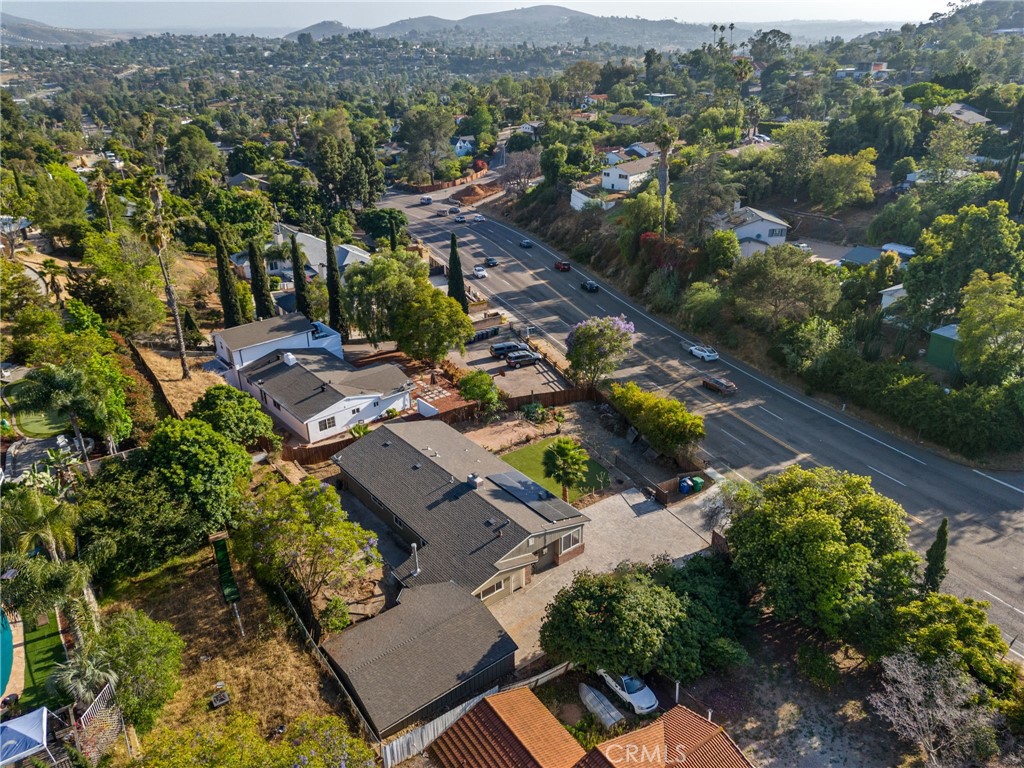 https://media.crmls.org/medias/db077a4f-20f6-4dbc-a163-6c70ee6759b1.jpg?preset=X-Large