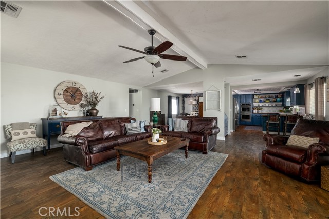 22831 Skylink Drive, Canyon Lake CA: https://media.crmls.org/medias/db0848bc-db2c-45f3-8f01-eb8c3dc853ed.jpg
