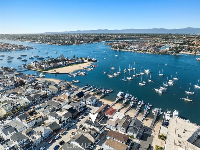 318 Coronado Street, Newport Beach CA: https://media.crmls.org/medias/db08ff4c-dc75-409d-b178-b5073c8907f5.jpg