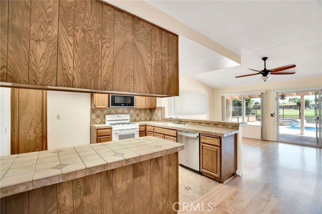 1428 Pepper Tree Drive, Hemet CA: https://media.crmls.org/medias/db0930fa-c8eb-458b-a42d-5b1a10edd7be.jpg