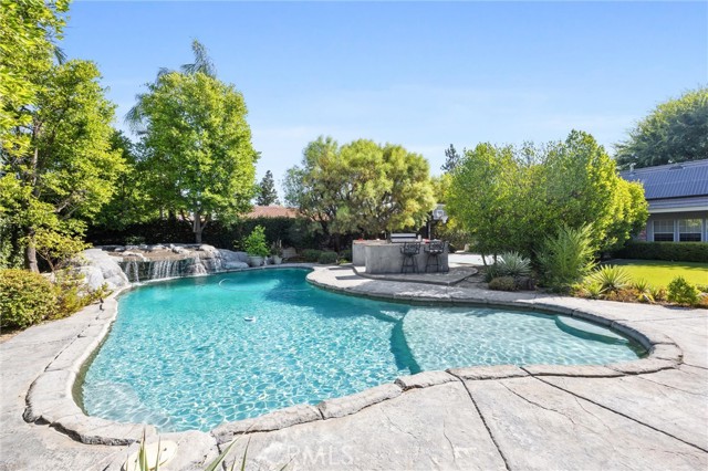 Detail Gallery Image 60 of 72 For 8905 Saint Cloud Ln, Bakersfield,  CA 93311 - 4 Beds | 4/1 Baths
