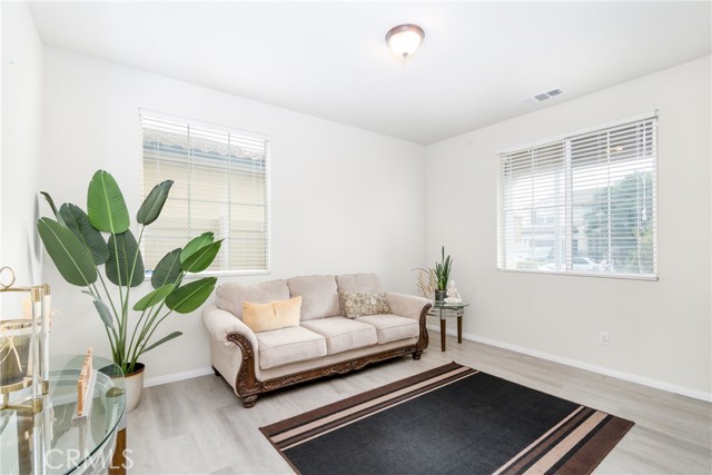 Detail Gallery Image 5 of 41 For 1108 Yorba, Perris,  CA 92571 - 5 Beds | 3 Baths