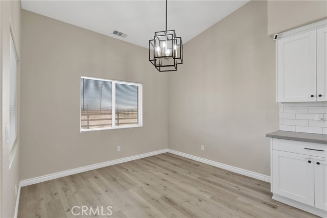 Detail Gallery Image 10 of 47 For 21192 Zuni Rd, Apple Valley,  CA 92307 - 4 Beds | 3/1 Baths