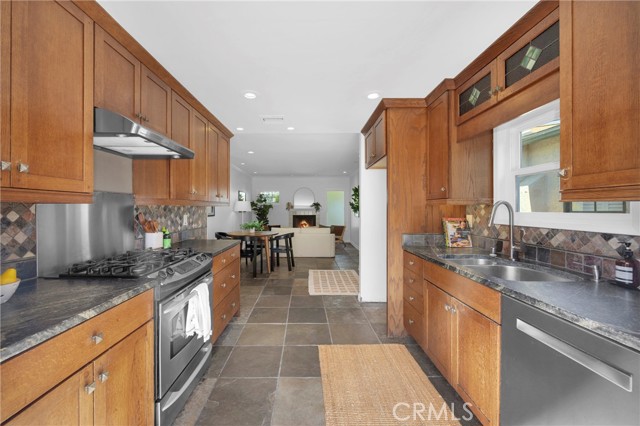 Detail Gallery Image 14 of 37 For 5792 Campo Walk, Long Beach,  CA 90803 - 2 Beds | 1 Baths